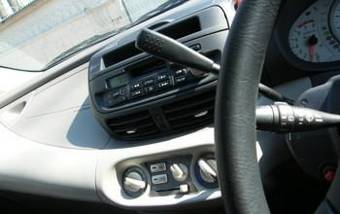 2000 Nissan Tino Pictures