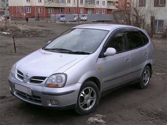 2000 Nissan Tino Pictures