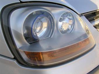2000 Nissan Tino Pictures