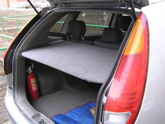 2000 Nissan Tino Photos