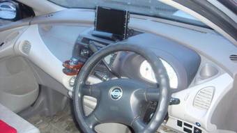 2000 Nissan Tino Photos