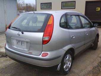 2000 Nissan Tino Pictures