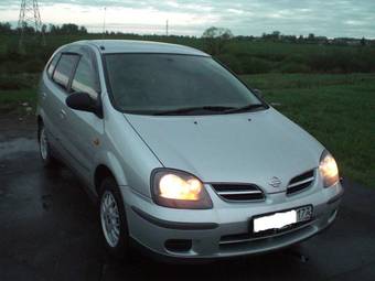 2000 Nissan Tino Pictures