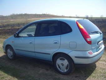 2000 Nissan Tino Pictures