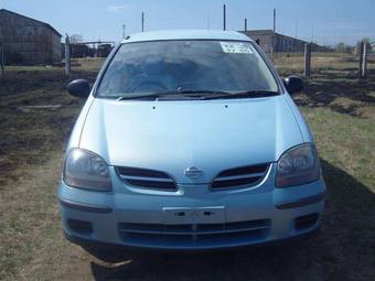 2000 Nissan Tino Photos