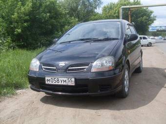 2000 Nissan Tino Photos