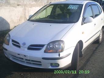2000 Nissan Tino Pictures