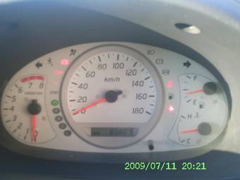 2000 Nissan Tino Pictures