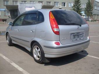 2000 Nissan Tino Images