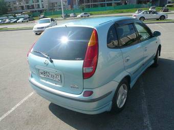 2000 Nissan Tino Pictures