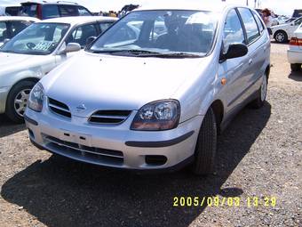 2001 Nissan Tino