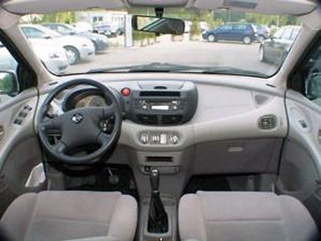 2001 Nissan Tino