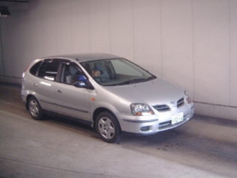2001 Nissan Tino