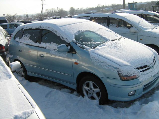 2001 Nissan Tino
