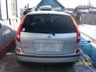 2001 Nissan Tino