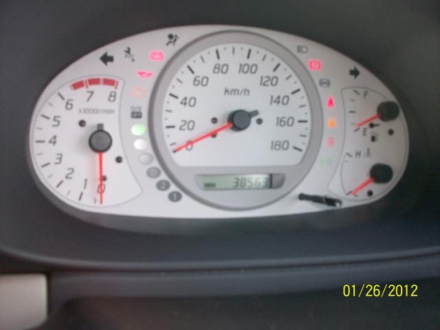 2001 Nissan Tino