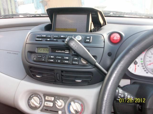 2001 Nissan Tino
