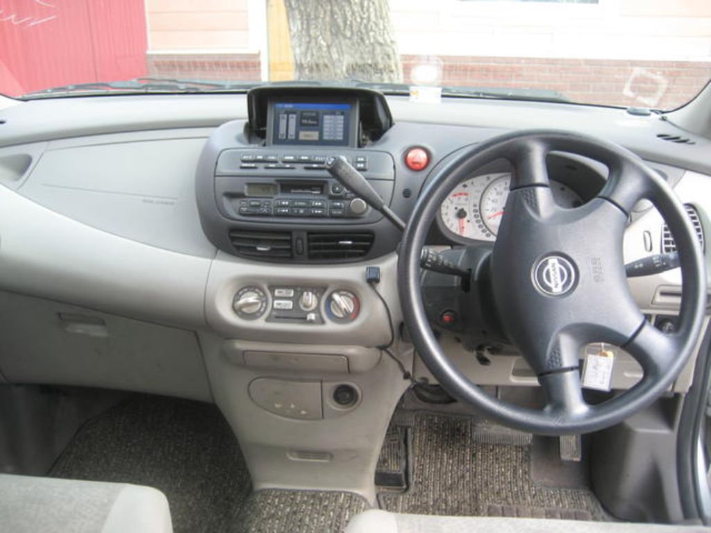 2001 Nissan Tino