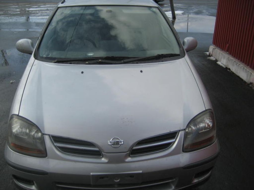 2001 Nissan Tino