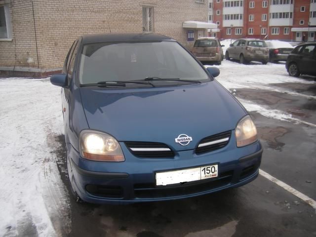 2001 Nissan Tino