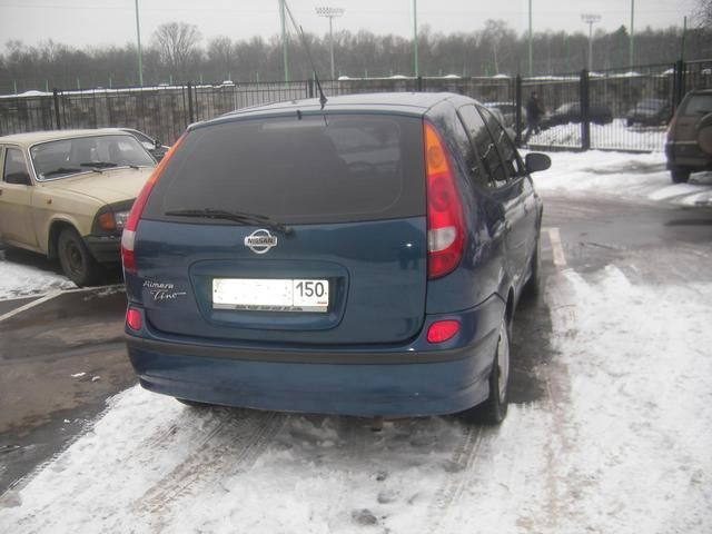 2001 Nissan Tino