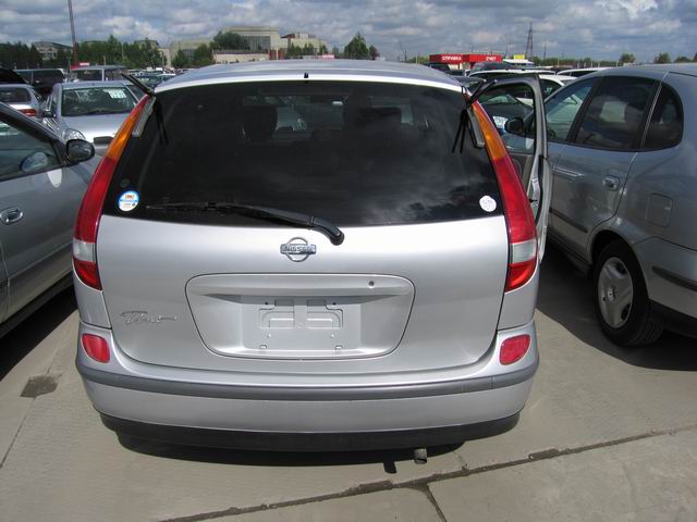2001 Nissan Tino Photos
