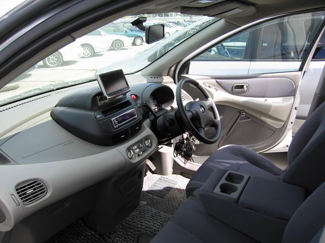2001 Nissan Tino For Sale