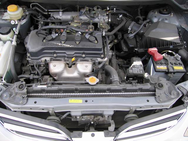 2001 Nissan Tino Wallpapers