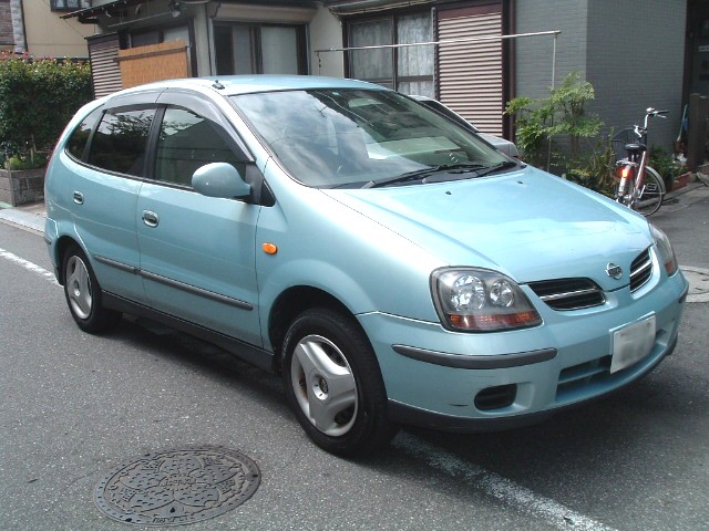 2001 Nissan Tino Photos
