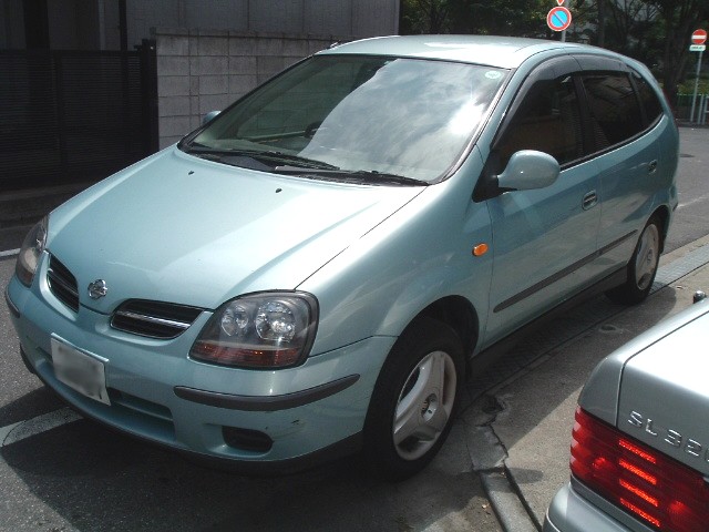 2001 Nissan Tino Pictures