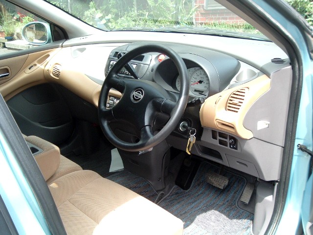 2001 Nissan Tino For Sale