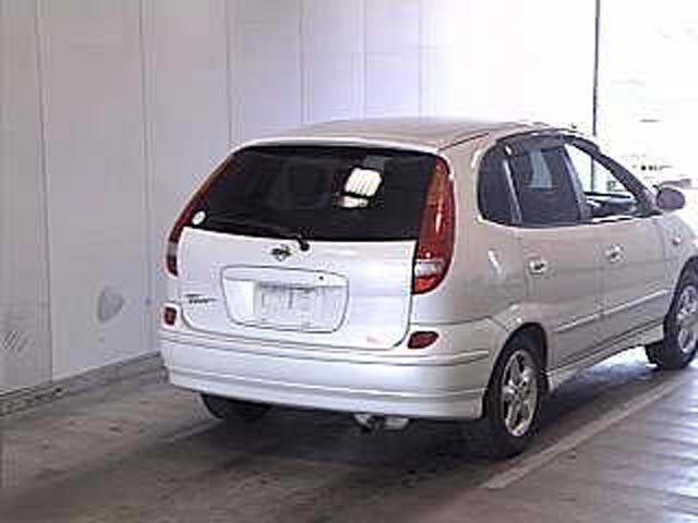 2001 Nissan Tino Pictures