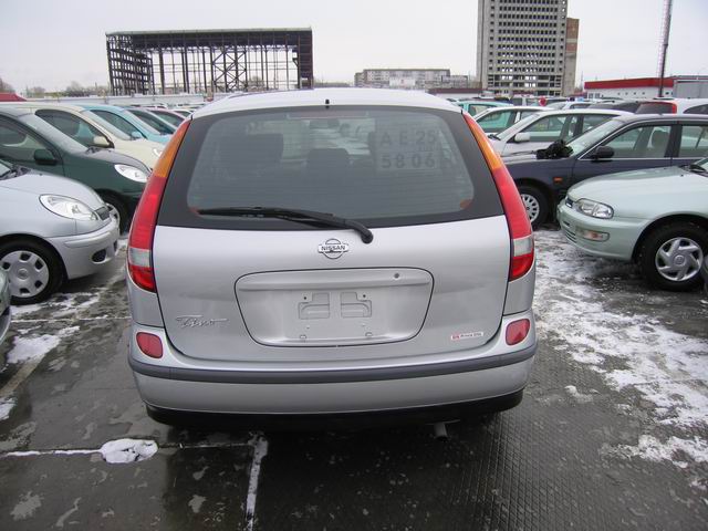 2001 Nissan Tino Photos