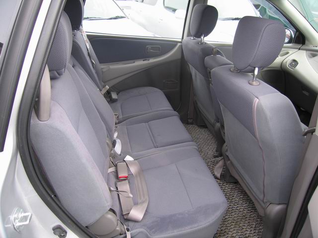 2001 Nissan Tino Wallpapers
