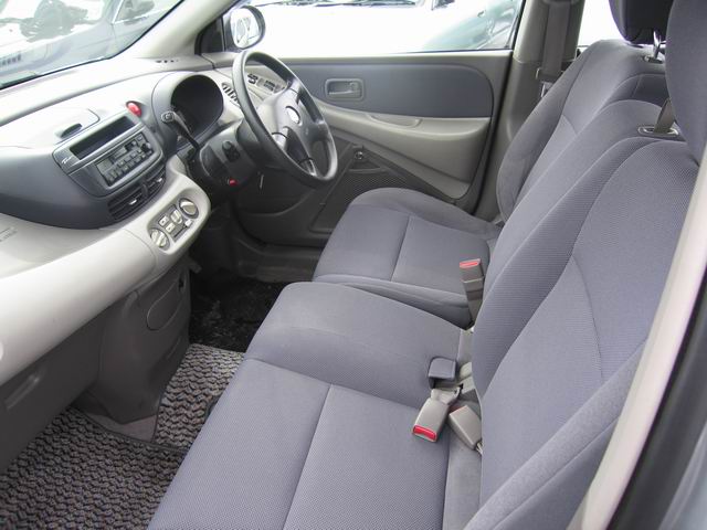 2001 Nissan Tino For Sale