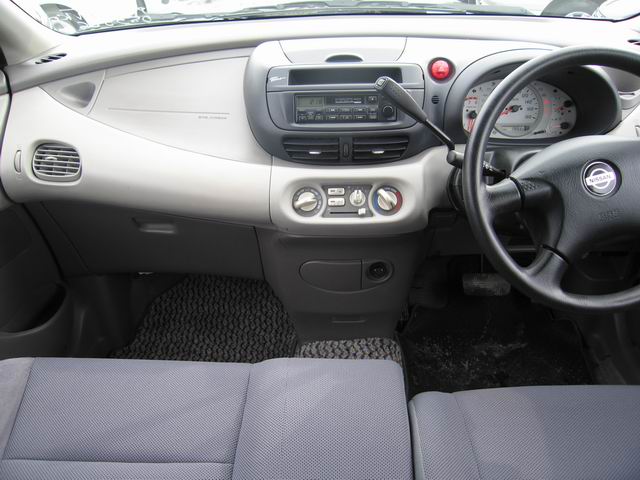 2001 Nissan Tino Images