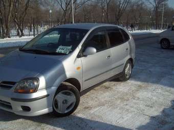 2001 Nissan Tino Pictures