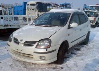 2001 Nissan Tino Pictures