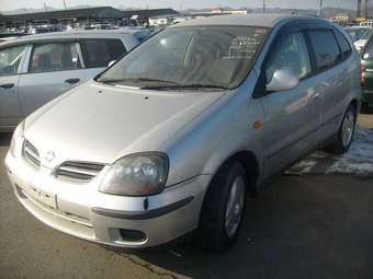 2001 Nissan Tino Pictures