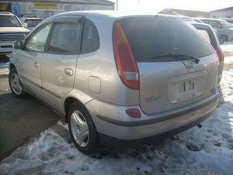 2001 Nissan Tino Pics
