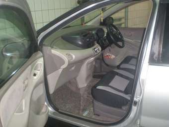 2001 Nissan Tino Pictures