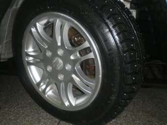 2001 Nissan Tino Pictures