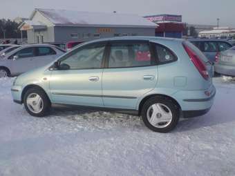 2001 Nissan Tino Photos