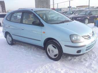 2001 Nissan Tino Pictures