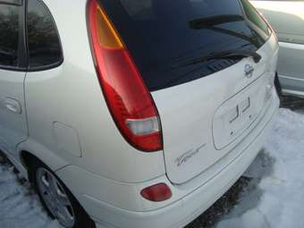 2001 Nissan Tino Images