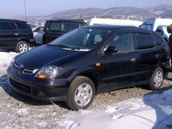 2001 Nissan Tino Pictures