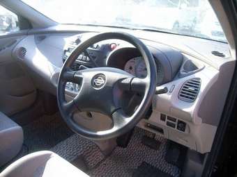 2001 Nissan Tino Photos