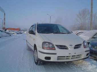 2001 Nissan Tino Photos