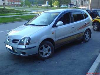 2001 Nissan Tino