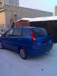2001 Nissan Tino Images